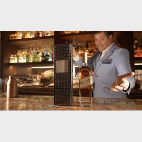 THE APPEARING BOTTLE - George Iglesias