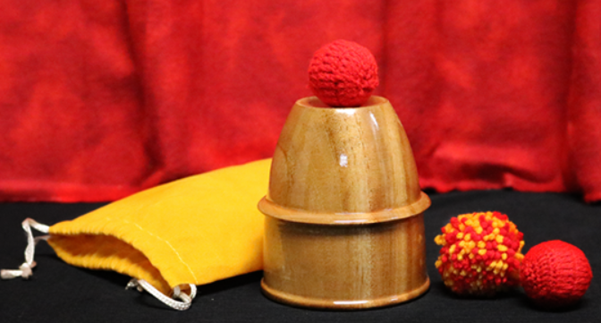 Chop Cup (Wooden) - Close-up - Klik her - Tryllebutikken.dk
