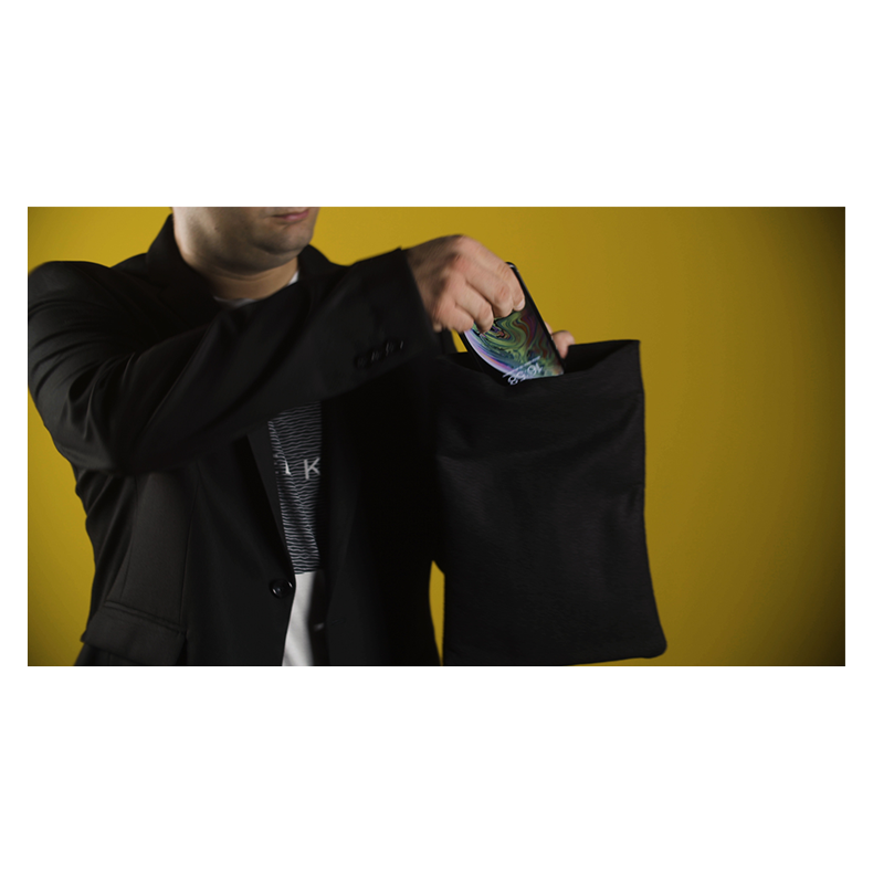 Invisibag by Joao Miranda and Rafael Baltresca