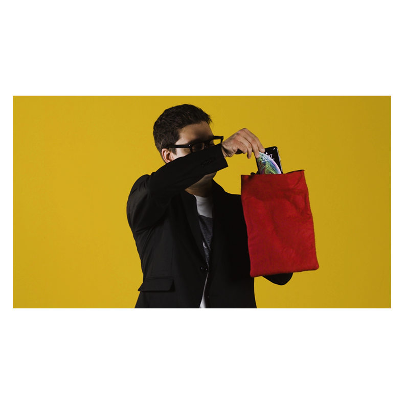 Invisibag by Joao Miranda and Rafael Baltresca