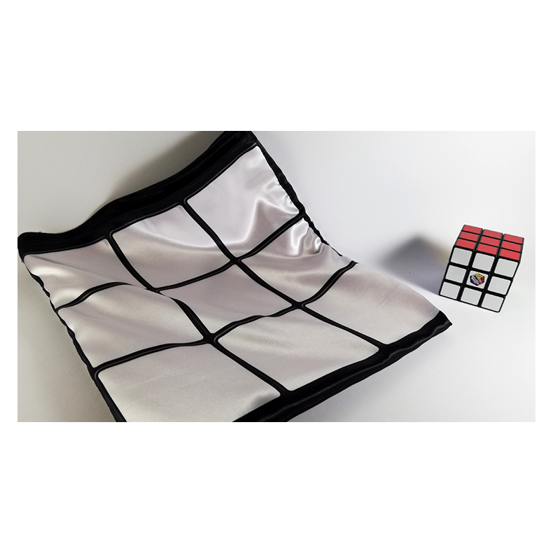 Qubik's Quick Change Bag by Lee Alex