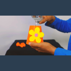 COMEDY WATERING CAN by Mago Flash