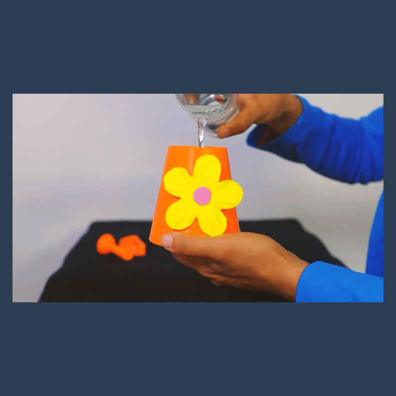 COMEDY WATERING CAN by Mago Flash