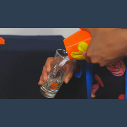 COMEDY WATERING CAN by Mago Flash