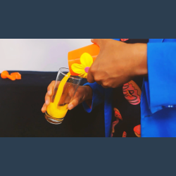 COMEDY WATERING CAN by Mago Flash