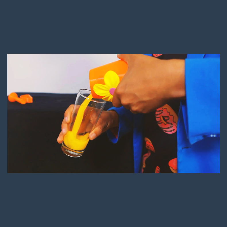 COMEDY WATERING CAN by Mago Flash