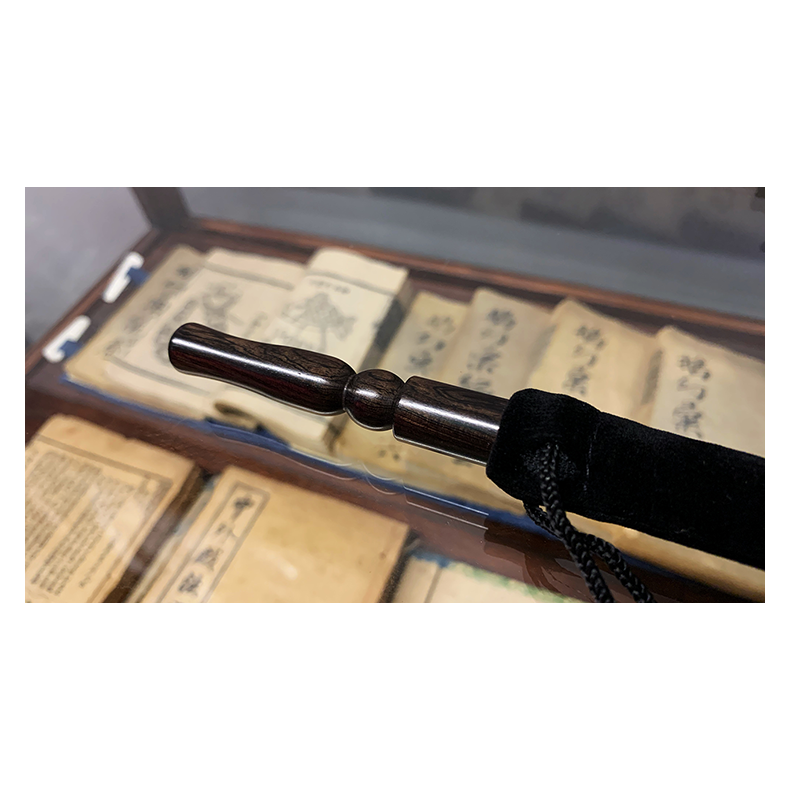 Wooden wand PRO (Bold Black) by Harry He &amp; Bacon Magic