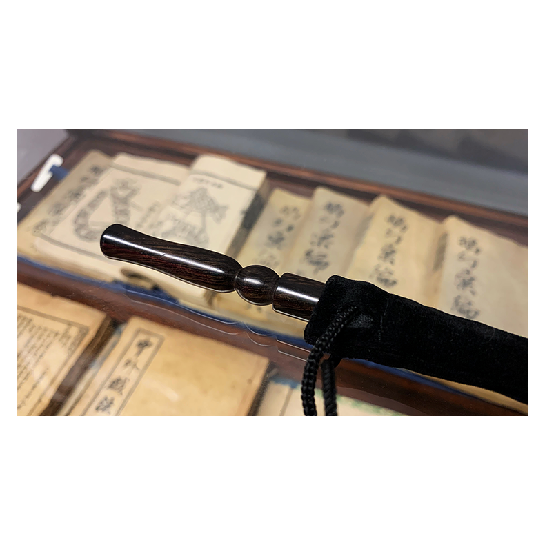 Wooden wand PRO (Standard Black) by Harry He &amp; Bacon Magic