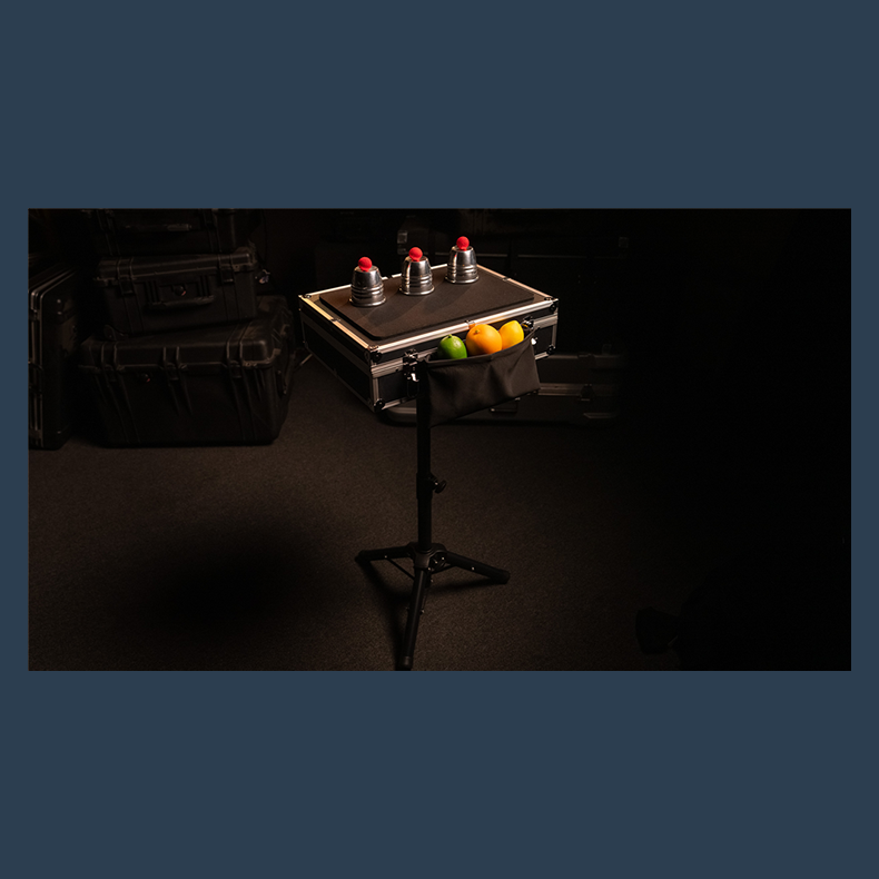 MAGICIANS BRIEFCASE TABLE by Murphy's Magic