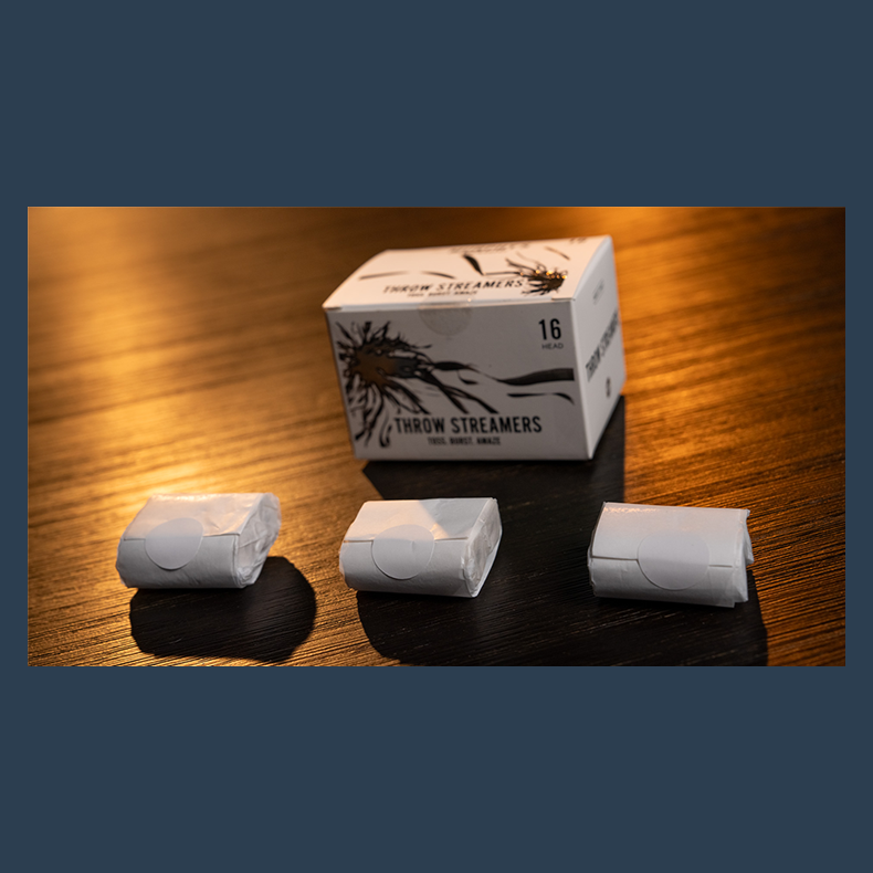 Throw Streamers 12 pk. (White / 16 Head)