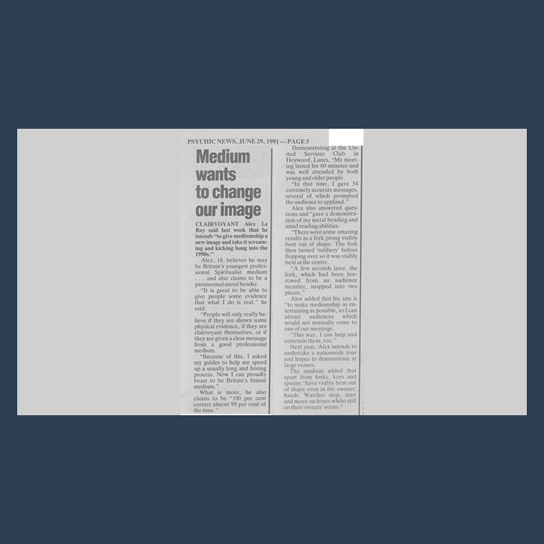 Beyond the Grave: Cold Reading Secrets of the Platform Mediums &amp; Stage Clairvoyants - DOWNLOAD