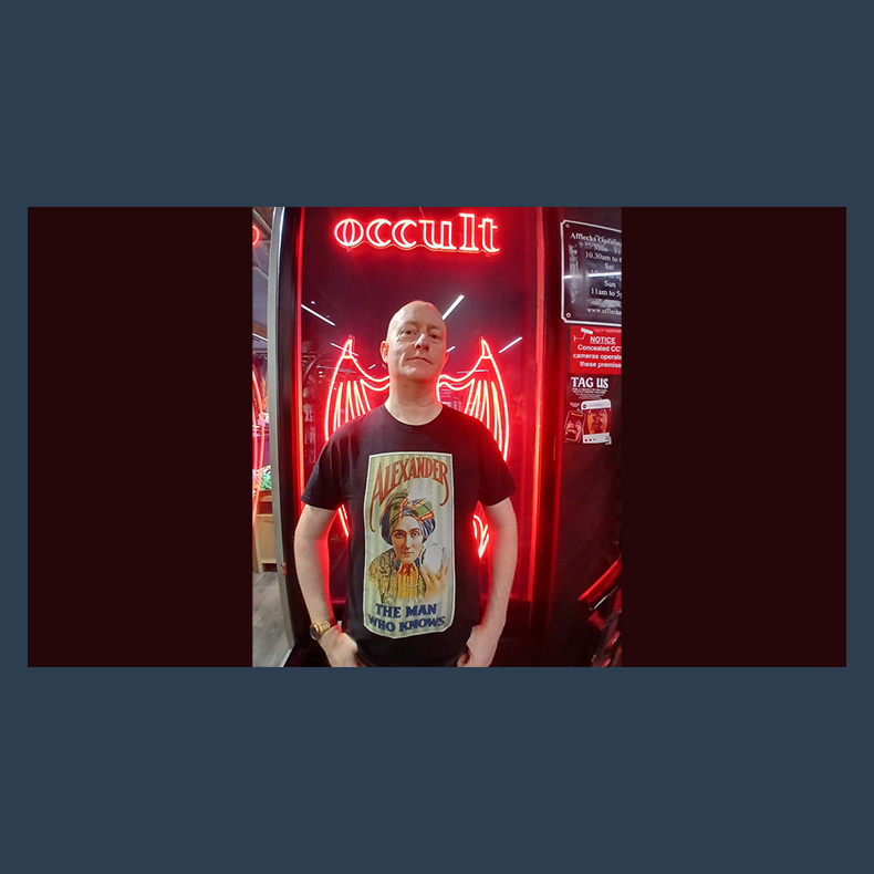 Beyond the Grave: Cold Reading Secrets of the Platform Mediums &amp; Stage Clairvoyants - DOWNLOAD